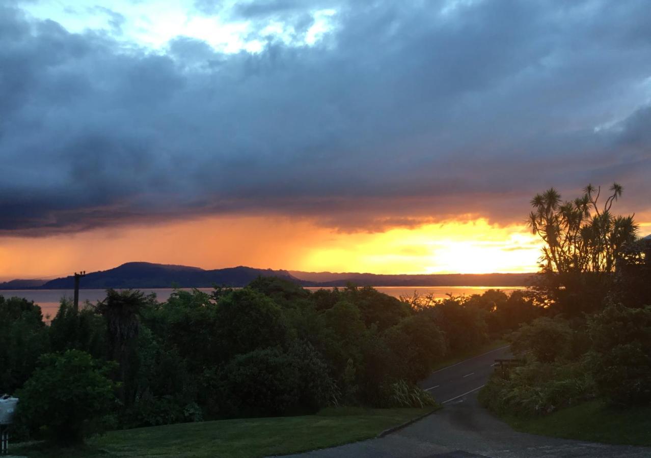 Spectacular Lake Views Rotorua Exterior photo